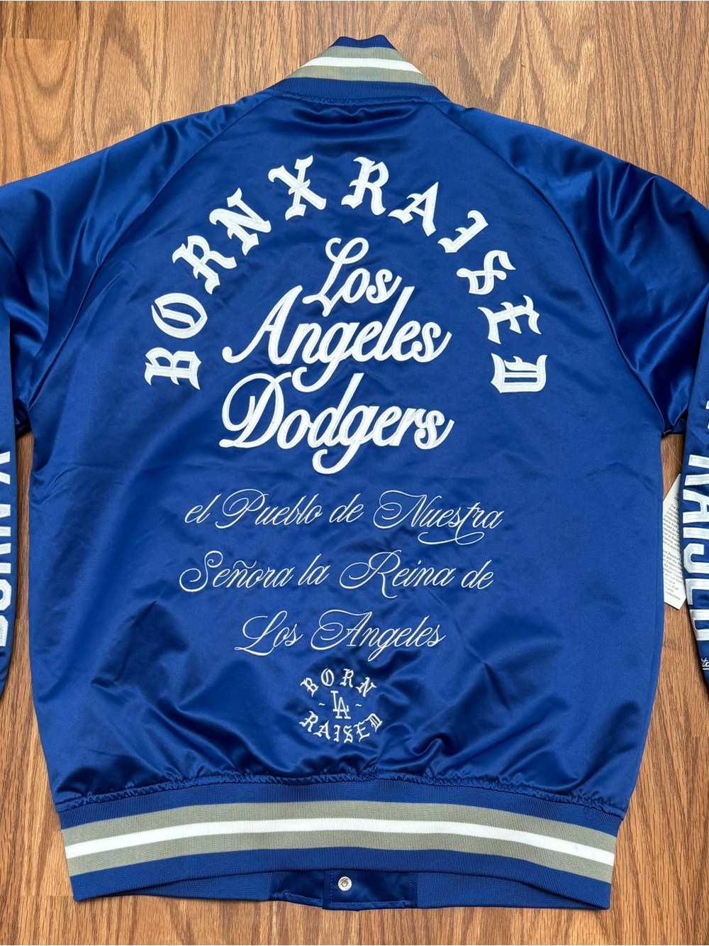Born and Raised x Mitchell & Ness Los Angeles Dodgers Satin Jacket size Medium - Picture 2 of 8